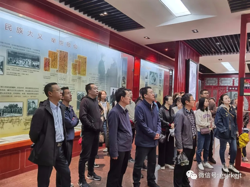 天水市政府金融辦、甘肅金控天水擔(dān)保公司、天水卓雅服飾公司黨支部聯(lián)合舉行主題黨日活動